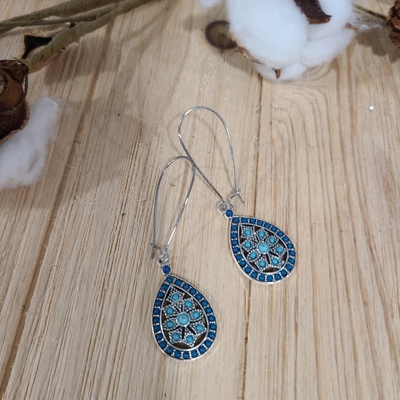 💙💙NEW💙💙BEAUTIFUL!! BOHOMEIAN INK BLUE Dangle Earrings 💙💙 - Picture 6 of 12